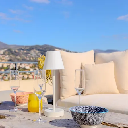 Hill A Terrasse 130m2, Vue Panoramique, Piscine, Parking Prive, Climatisation, Wifi Apartment Nizza