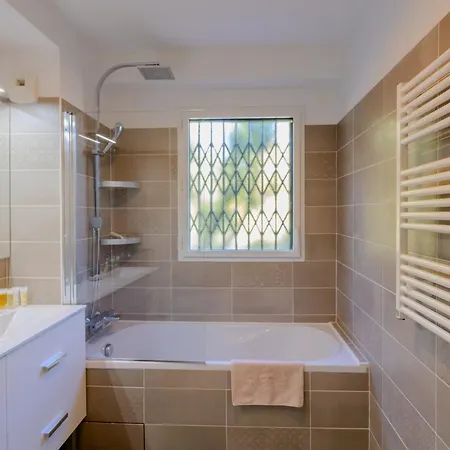 Hill A Terrasse 130m2, Vue Panoramique, Piscine, Parking Prive, Climatisation, Wifi