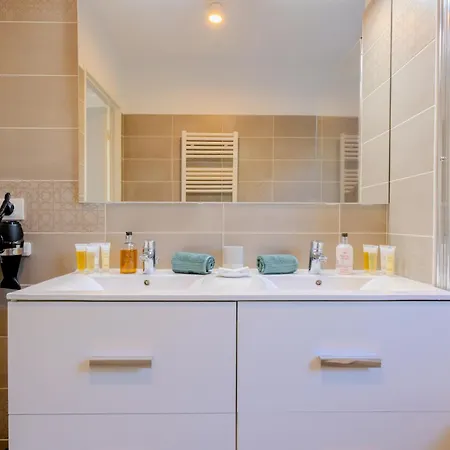 Hill A Terrasse 130m2, Vue Panoramique, Piscine, Parking Prive, Climatisation, Wifi